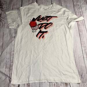 Vintage Nike Basketball 'Just Do It' Graphic Crewneck T-Shirt-M